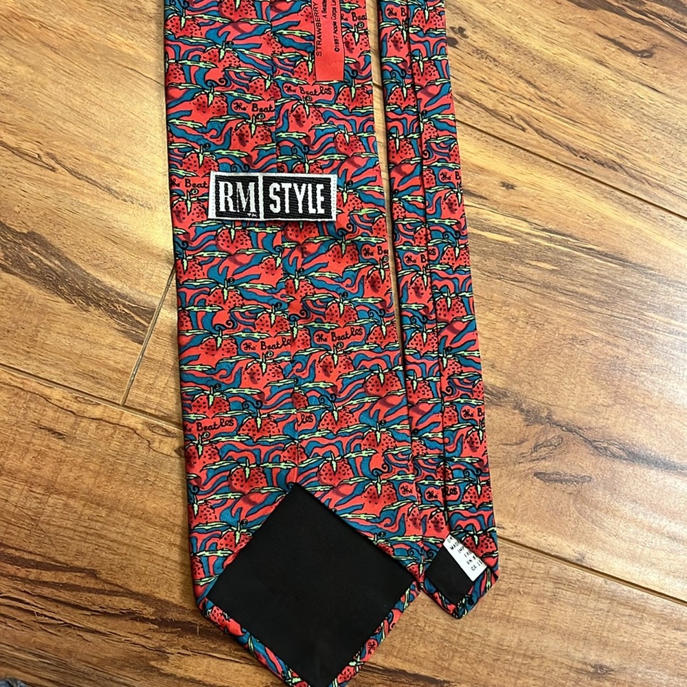 VTG Character Tie Lot 8 Ties Beatles, Disney, Warner Bros, Mad Dogs, etc - Picture 8 of 14